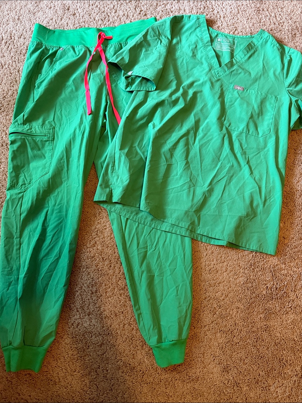 Figs 2 piece scrub set sz L/XL